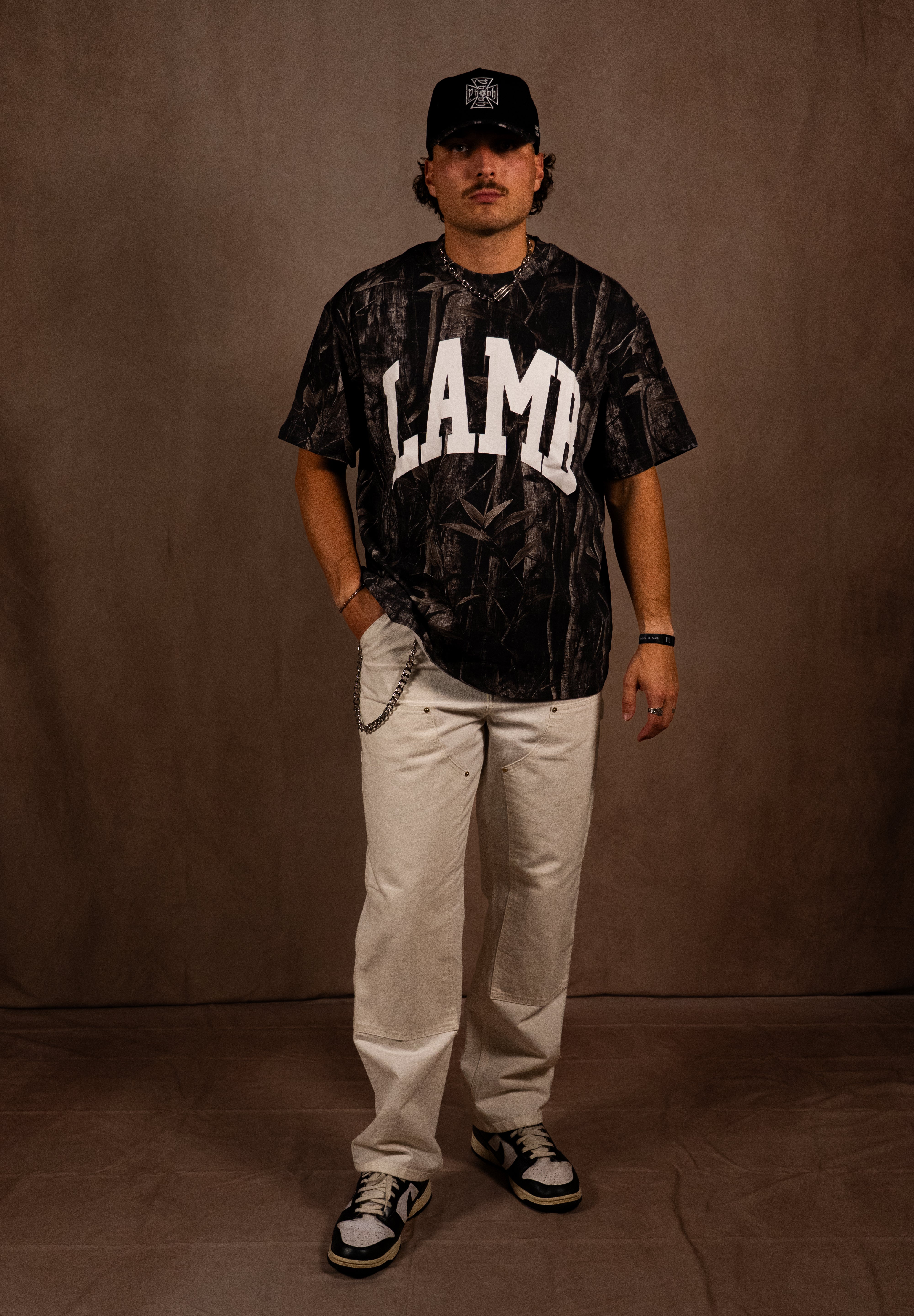 Lamb "PREMIUM" Tee in Grey Cross Wood